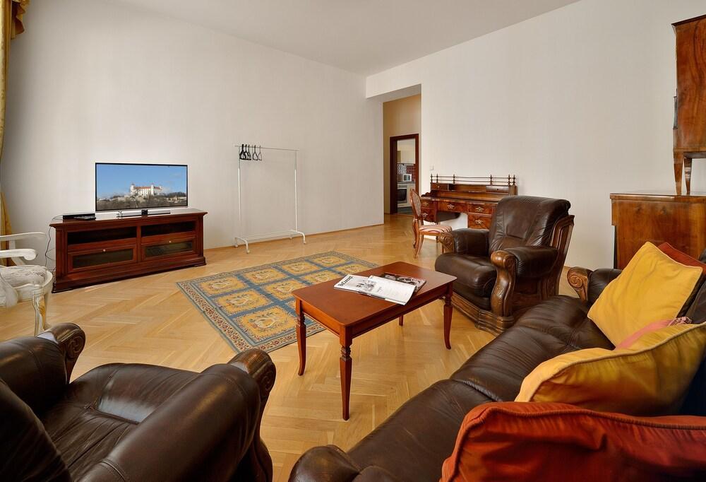 Ambiente Serviced Apartments - Tallerova บราติสลาวา ภายนอก รูปภาพ