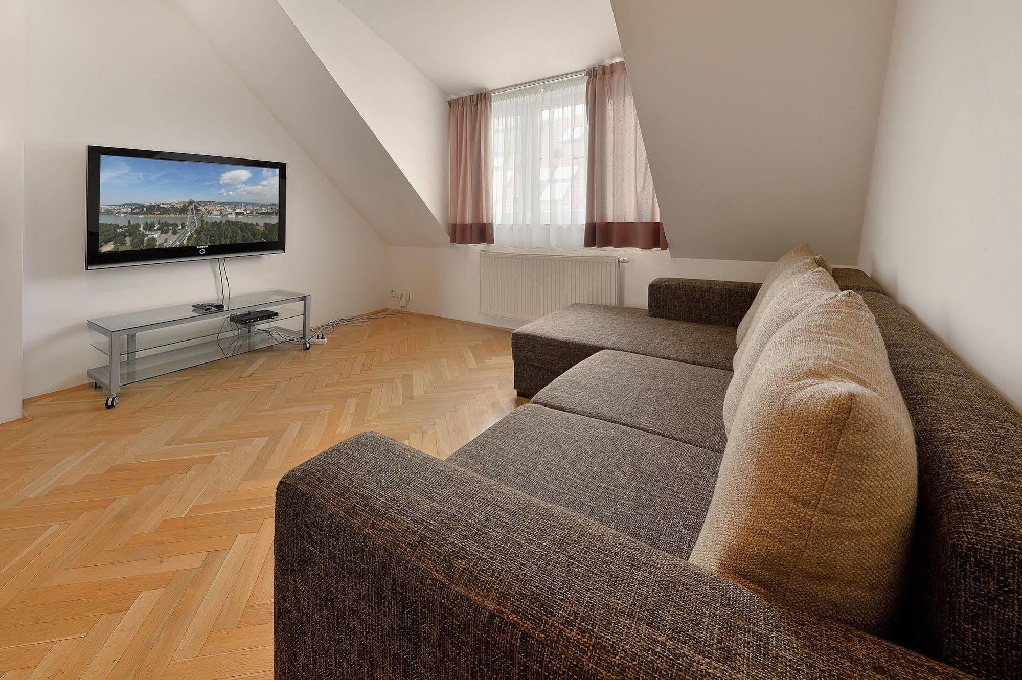 Ambiente Serviced Apartments - Tallerova บราติสลาวา ภายนอก รูปภาพ
