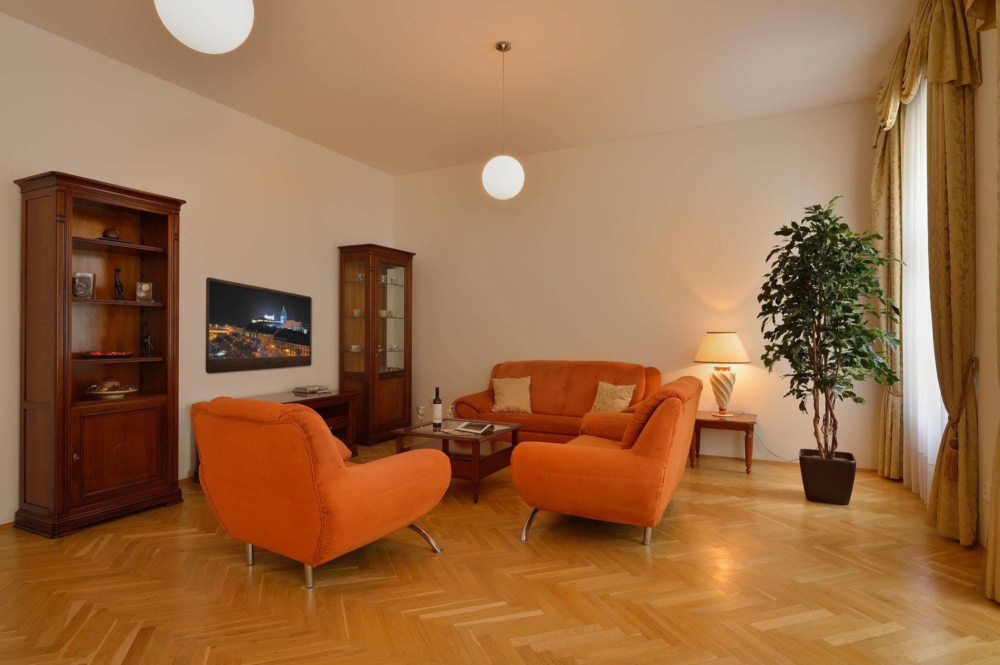 Ambiente Serviced Apartments - Tallerova บราติสลาวา ภายนอก รูปภาพ