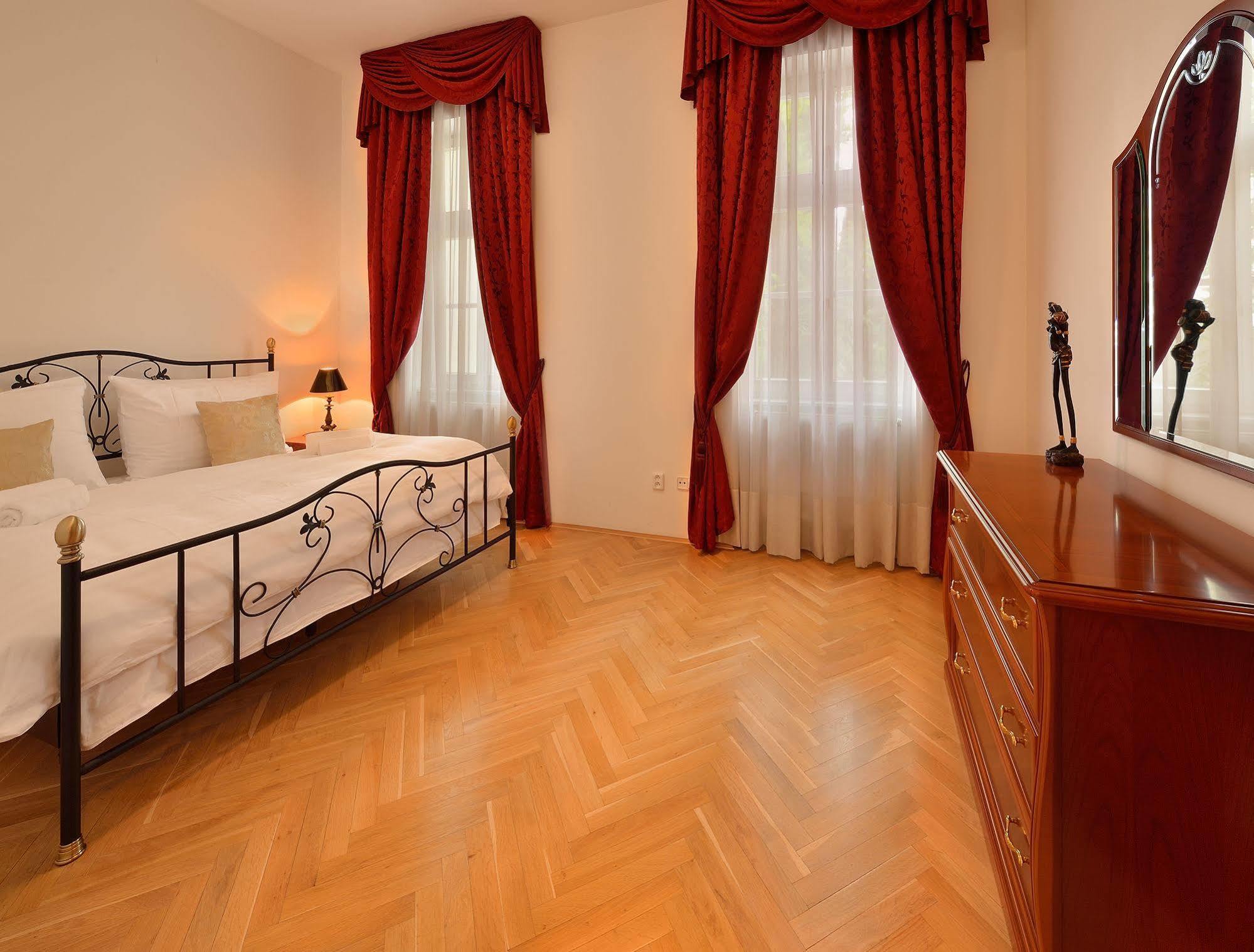 Ambiente Serviced Apartments - Tallerova บราติสลาวา ภายนอก รูปภาพ
