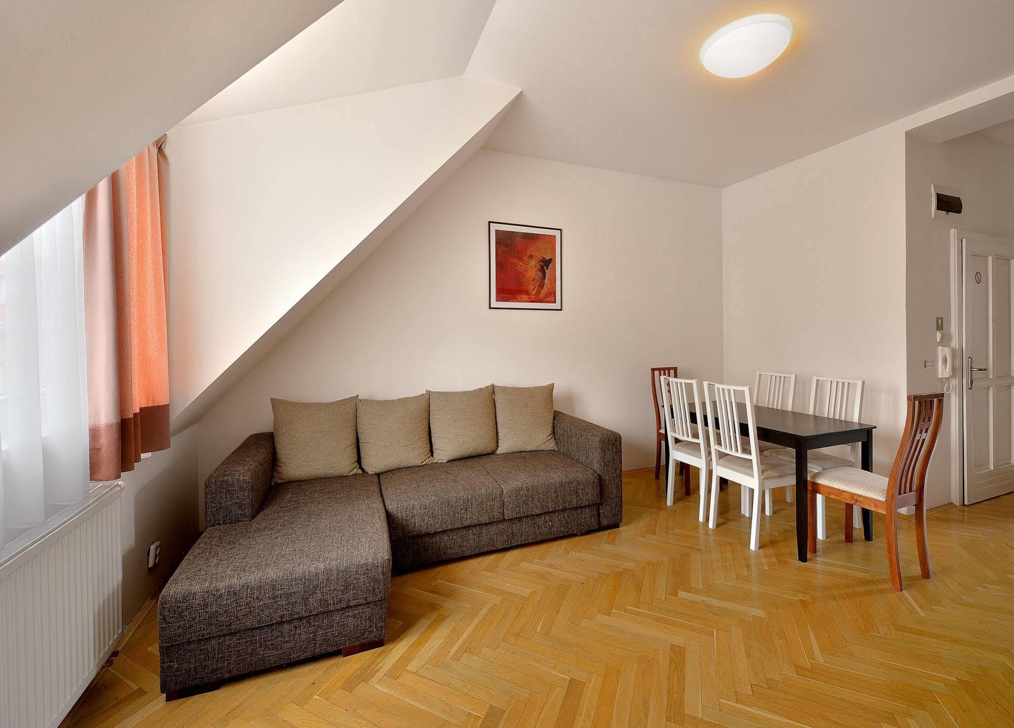 Ambiente Serviced Apartments - Tallerova บราติสลาวา ภายนอก รูปภาพ