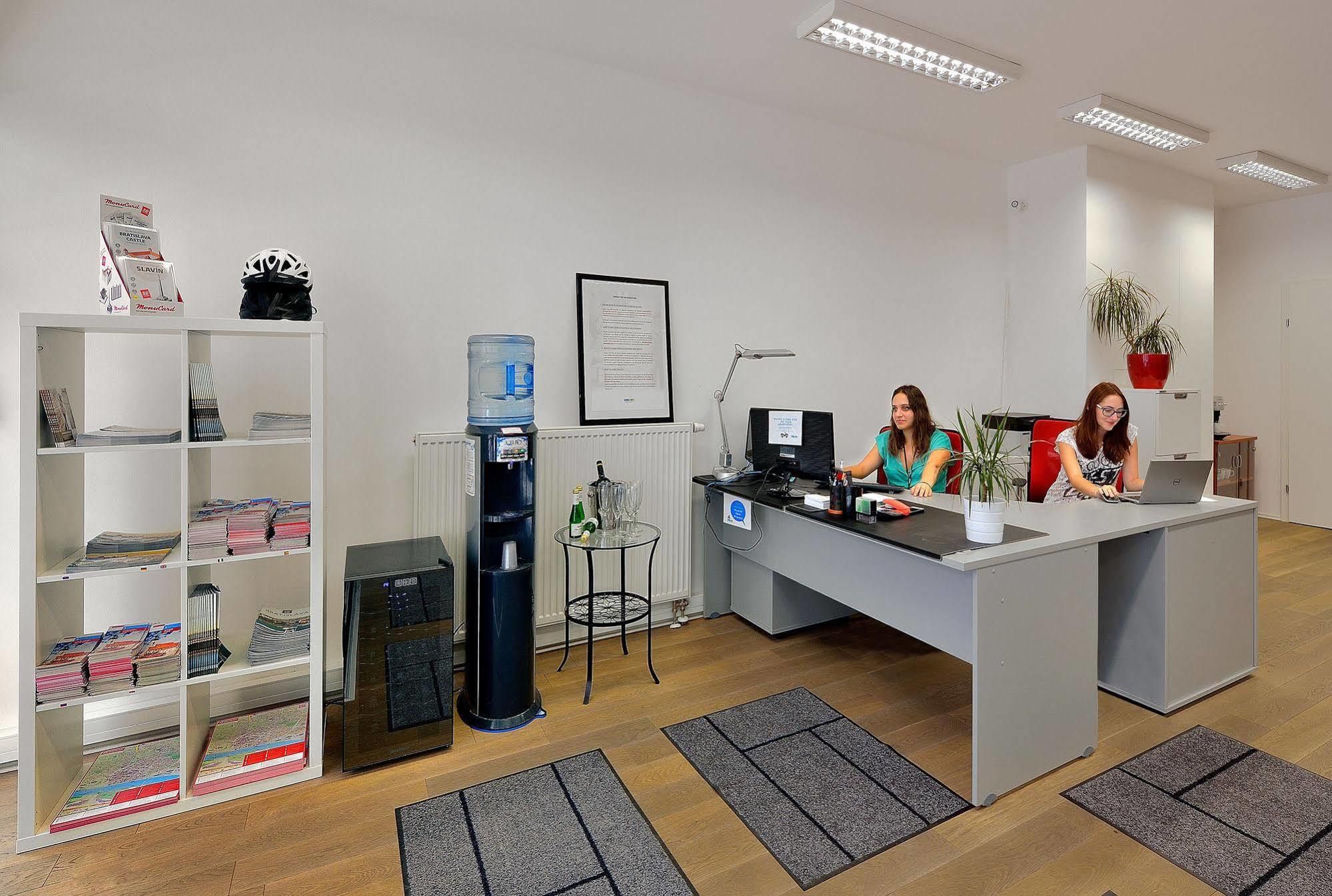 Ambiente Serviced Apartments - Tallerova บราติสลาวา ภายนอก รูปภาพ